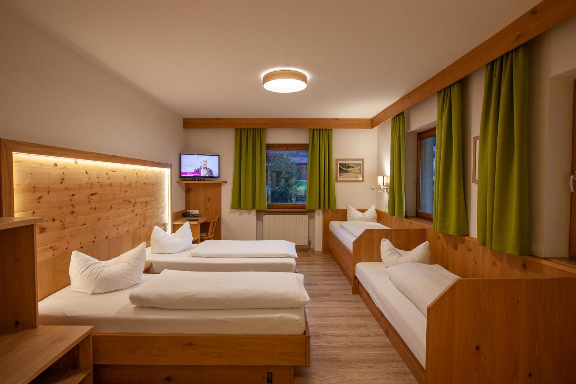 Landgasthof Jagerwirt Volders Room photo
